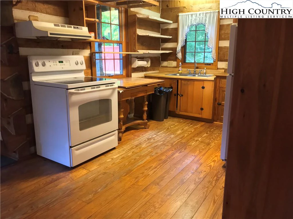 Image number 3 for the current listing