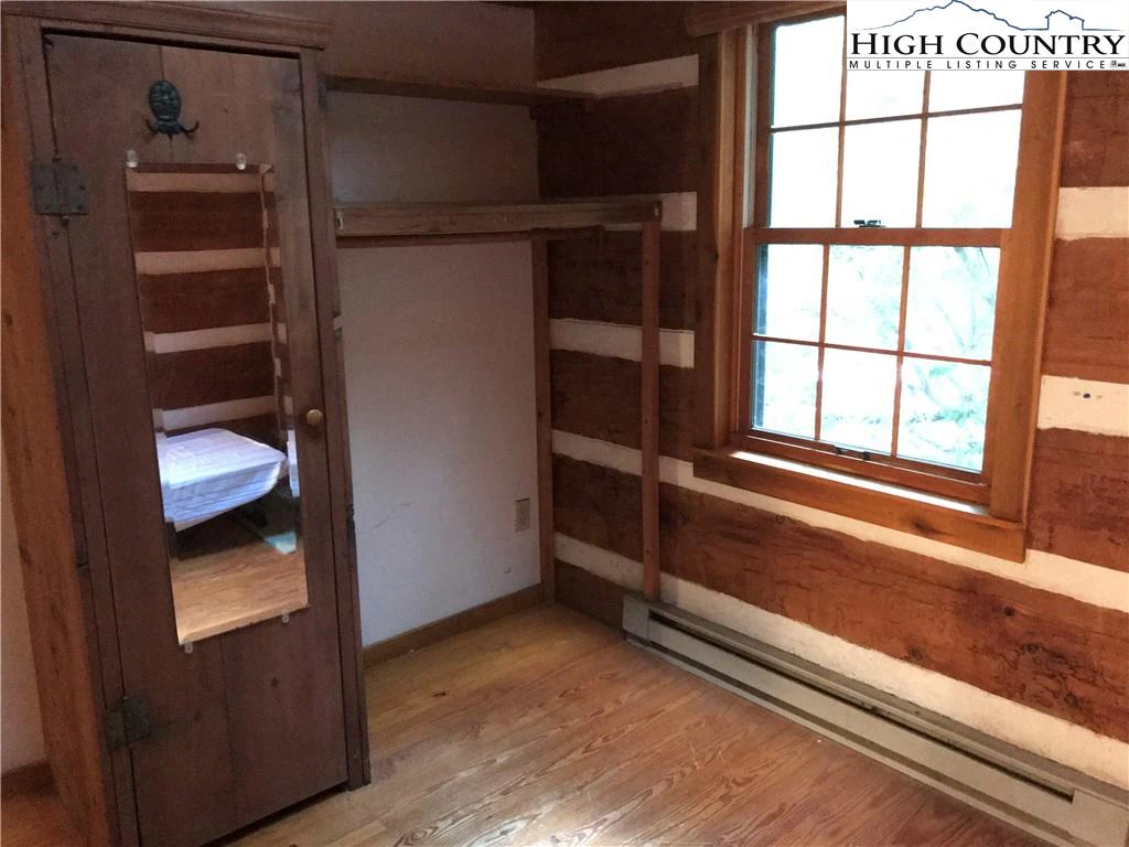Image number 6 for the current listing
