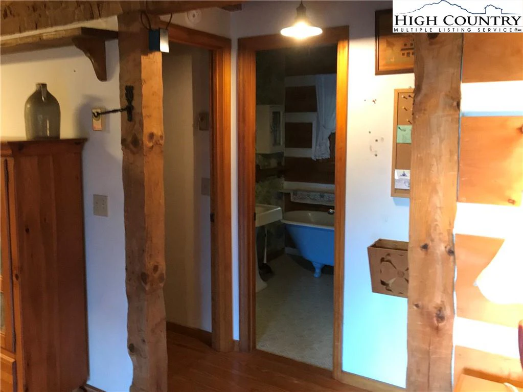 Image number 7 for the current listing