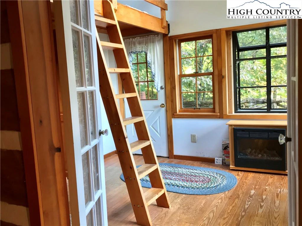 Image number 8 for the current listing