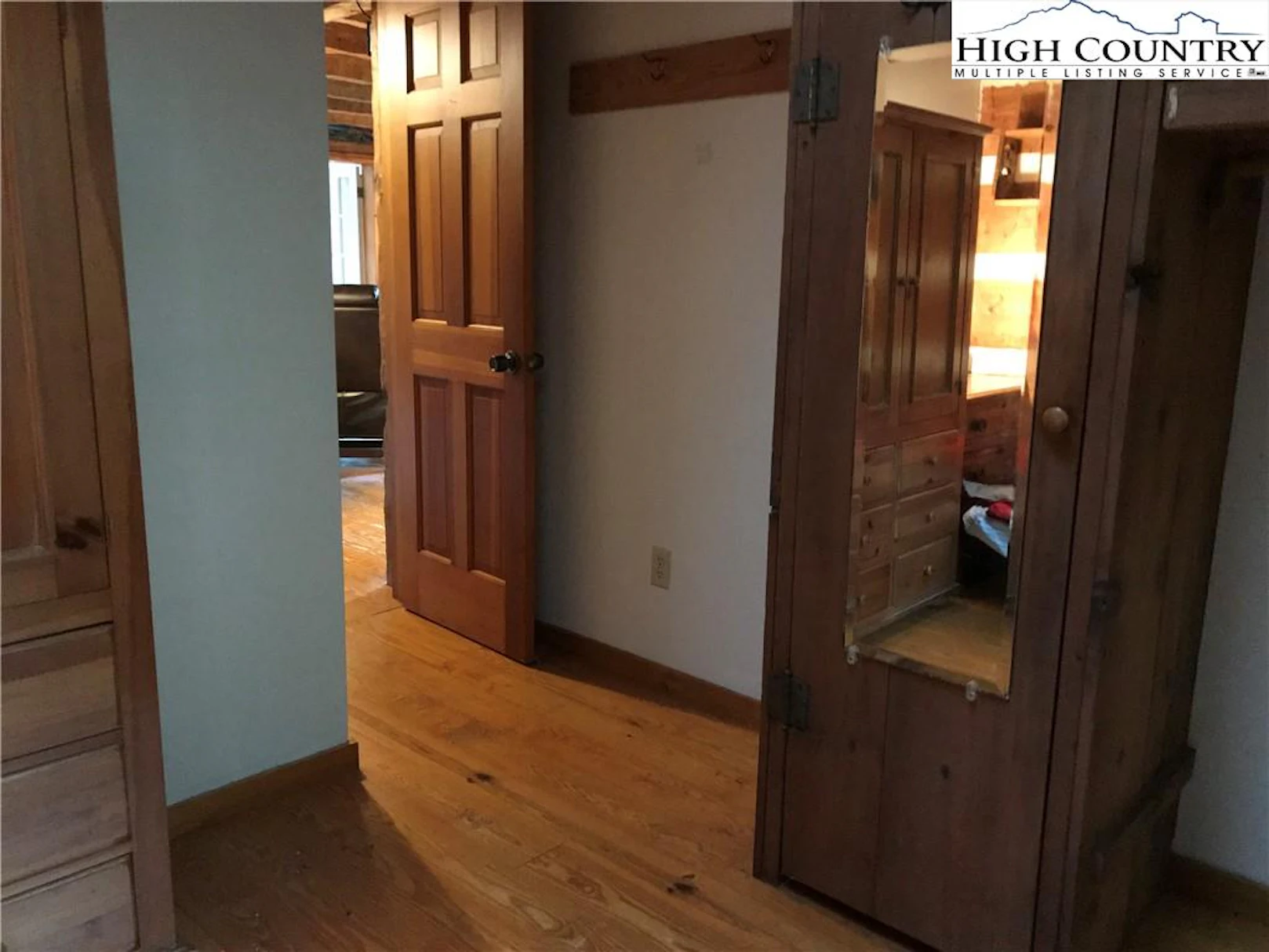 Image number 13 for the current listing