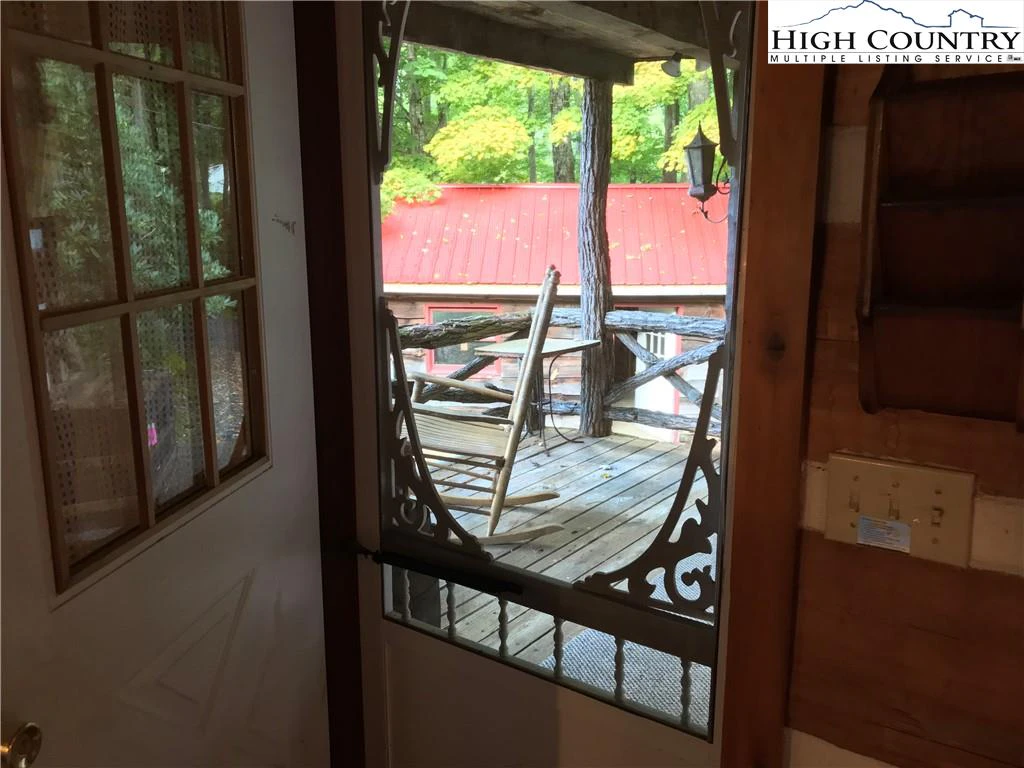 Image number 15 for the current listing