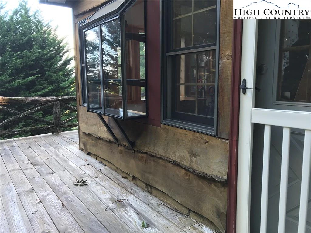 Image number 16 for the current listing