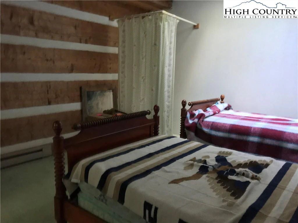 Image number 19 for the current listing