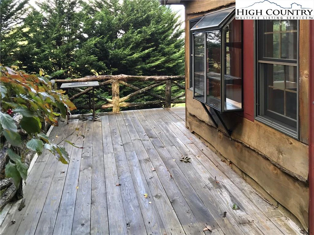 Image number 21 for the current listing