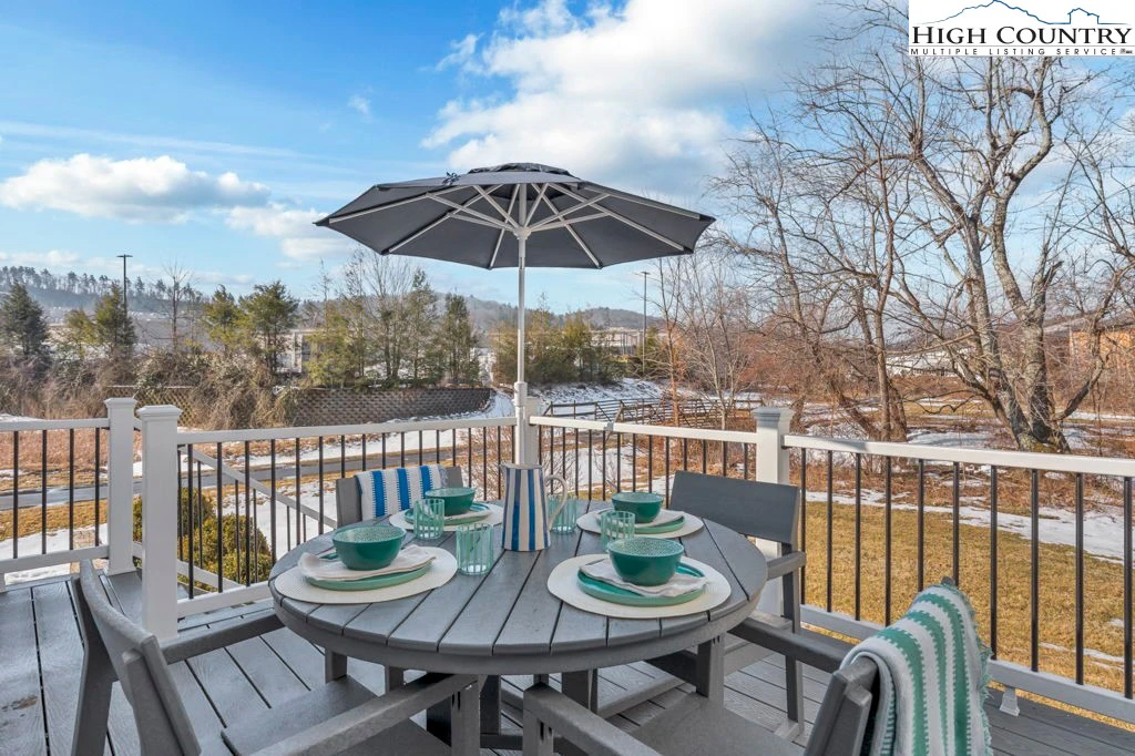 Image number 17 for the current listing
