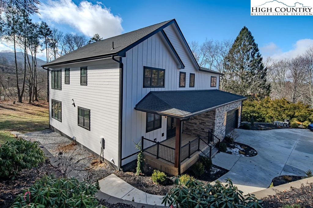 Image number 1 for the current listing