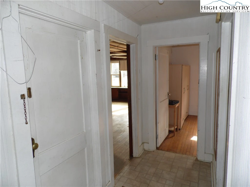 Image number 3 for the current listing