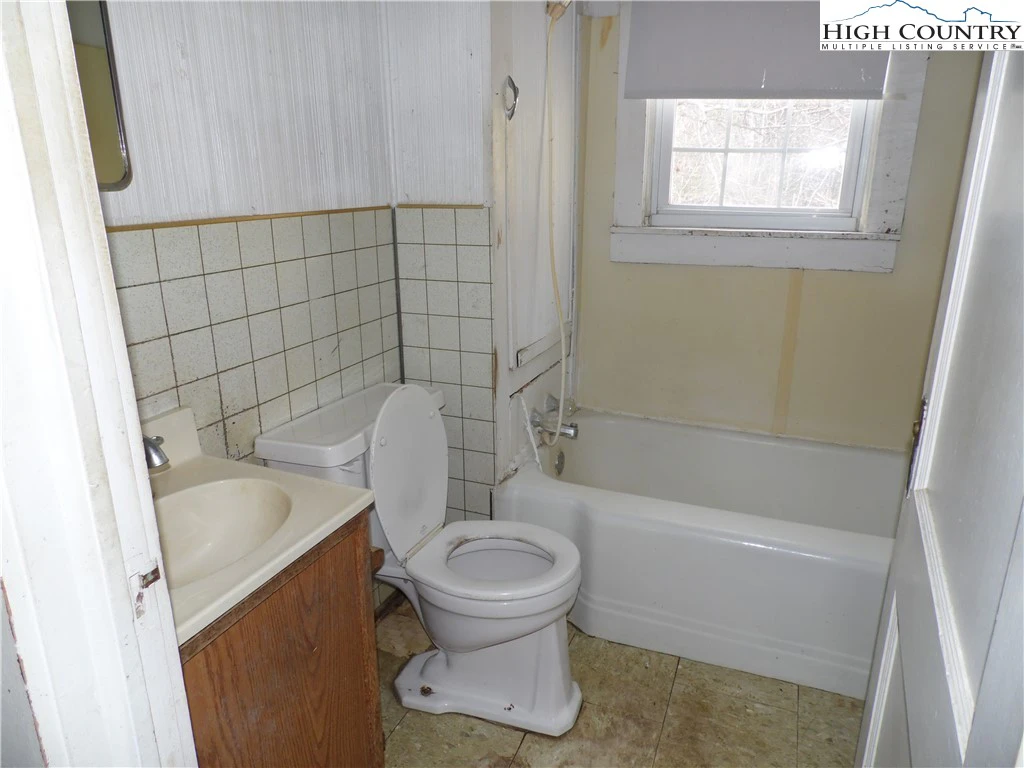 Image number 5 for the current listing