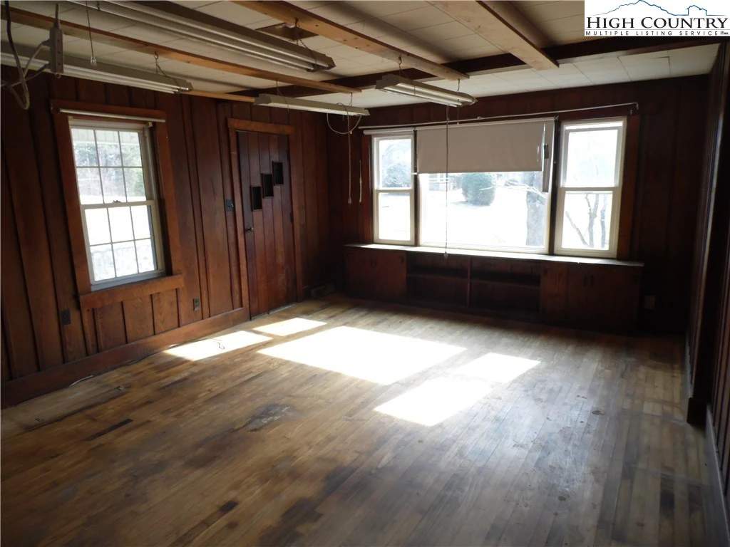 Image number 6 for the current listing