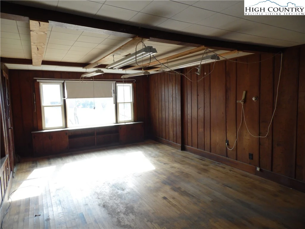 Image number 7 for the current listing