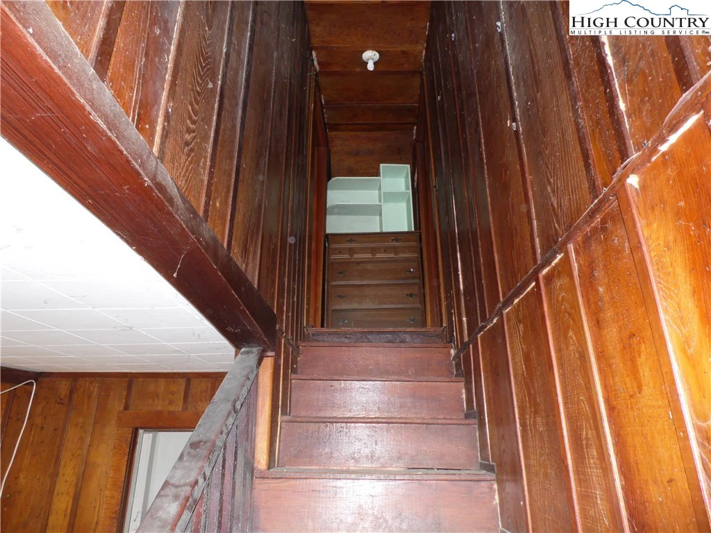 Image number 9 for the current listing