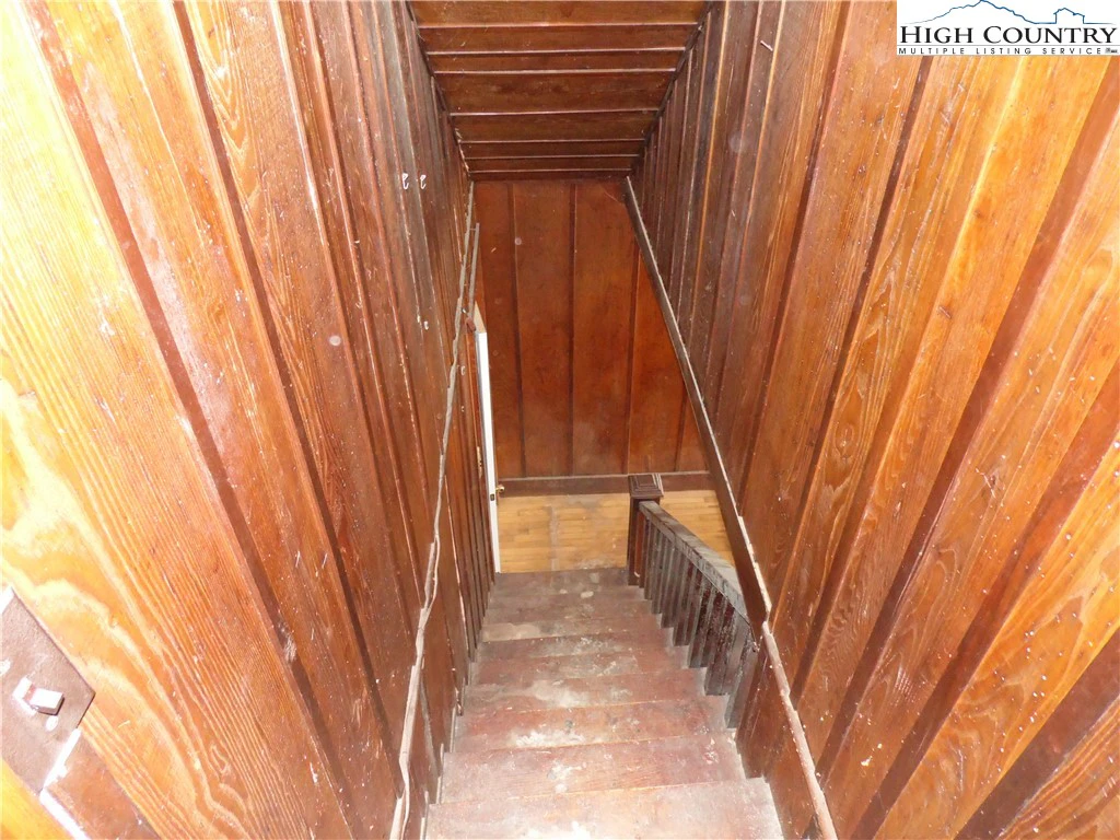 Image number 10 for the current listing