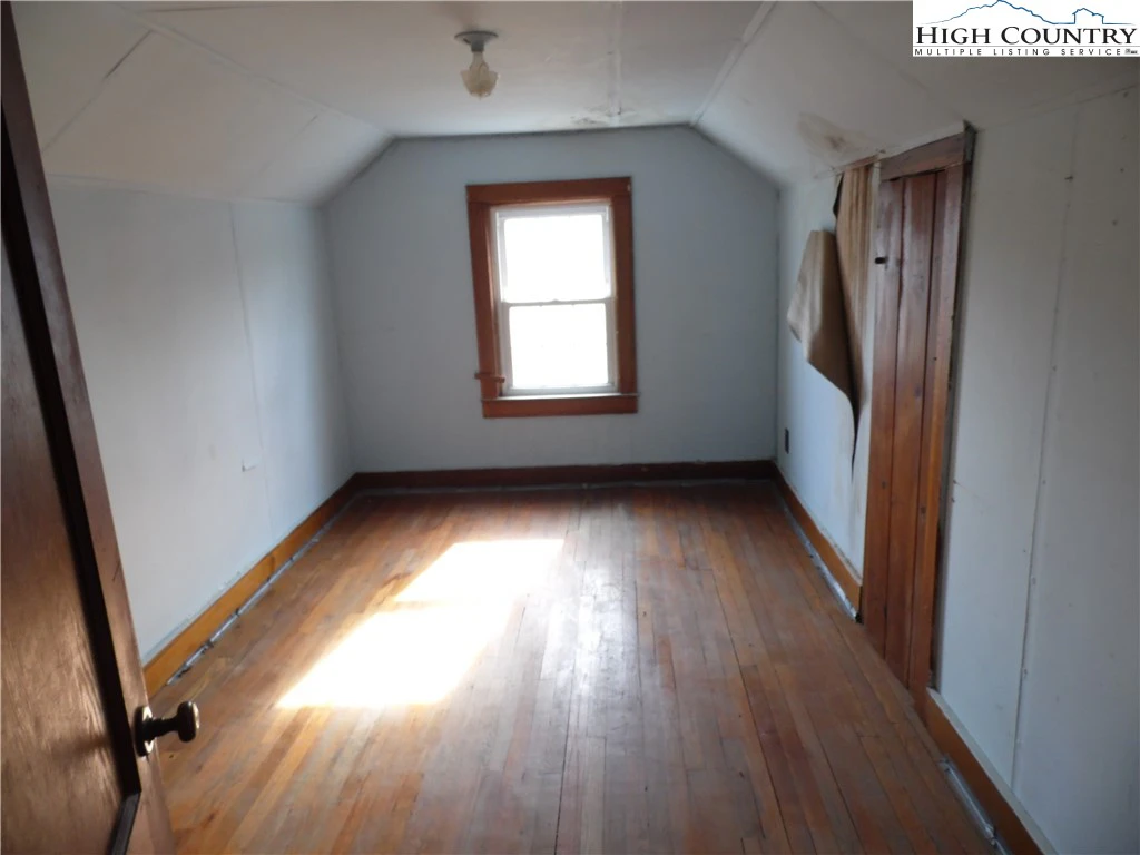 Image number 11 for the current listing
