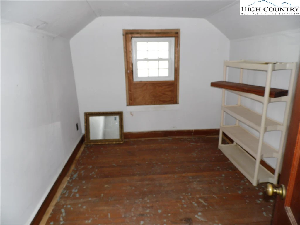 Image number 12 for the current listing
