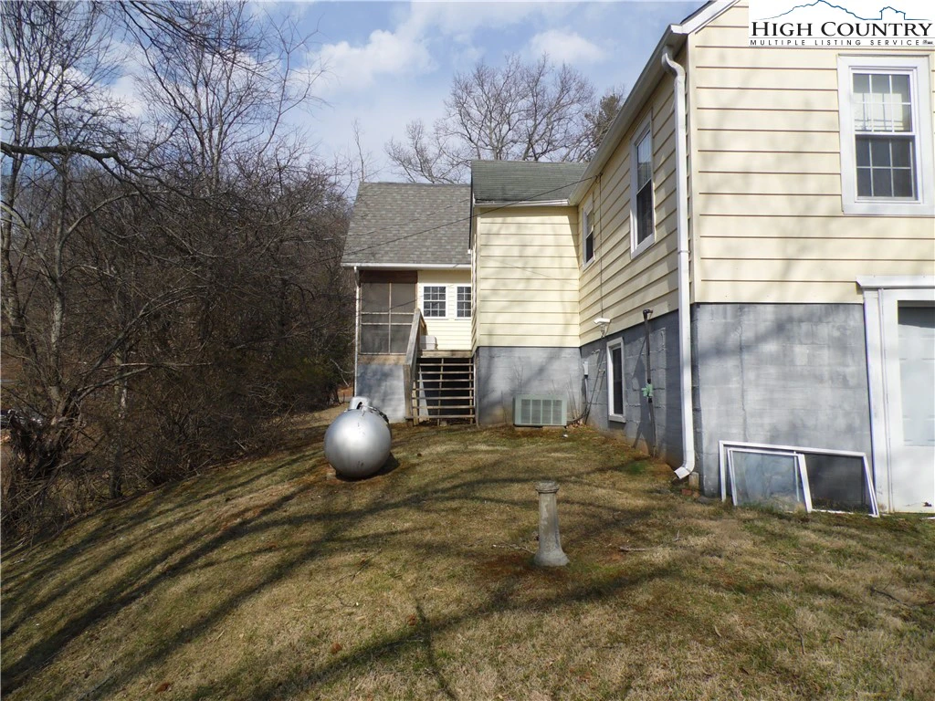 Image number 14 for the current listing