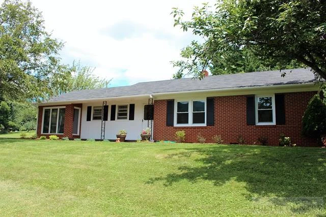 Image number 1 for the current listing