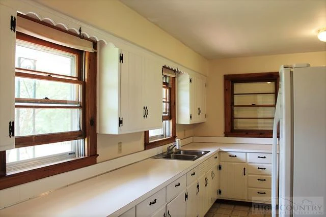 Image number 9 for the current listing