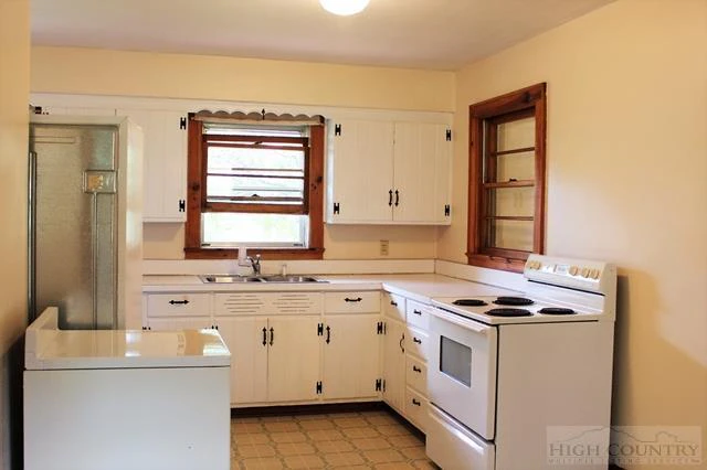 Image number 7 for the current listing