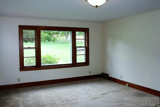 Image number 6 for the current listing