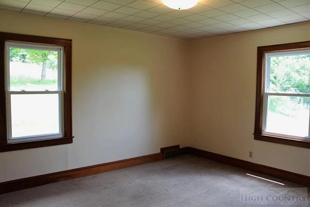 Image number 4 for the current listing