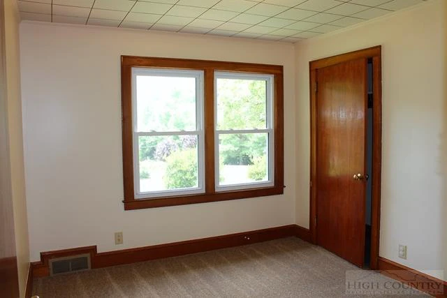 Image number 16 for the current listing