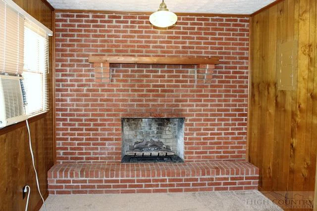 Image number 15 for the current listing