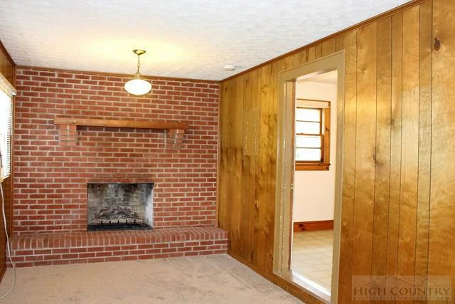 Image number 14 for the current listing