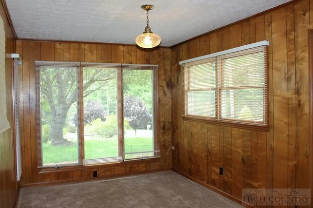 Image number 13 for the current listing