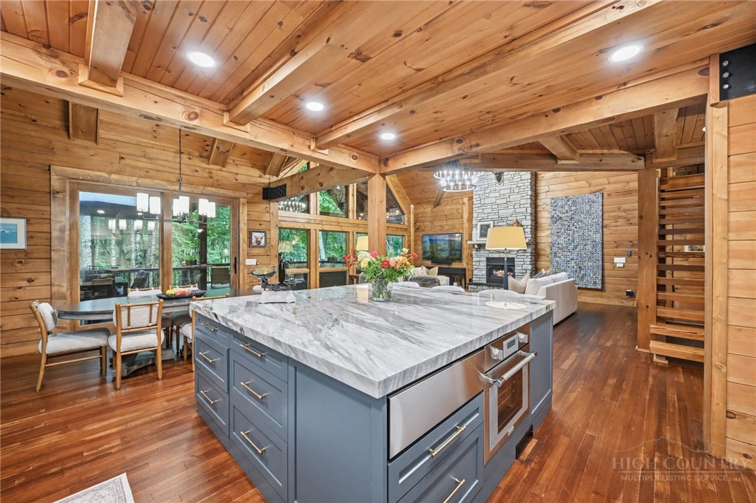 Image number 9 for the current listing