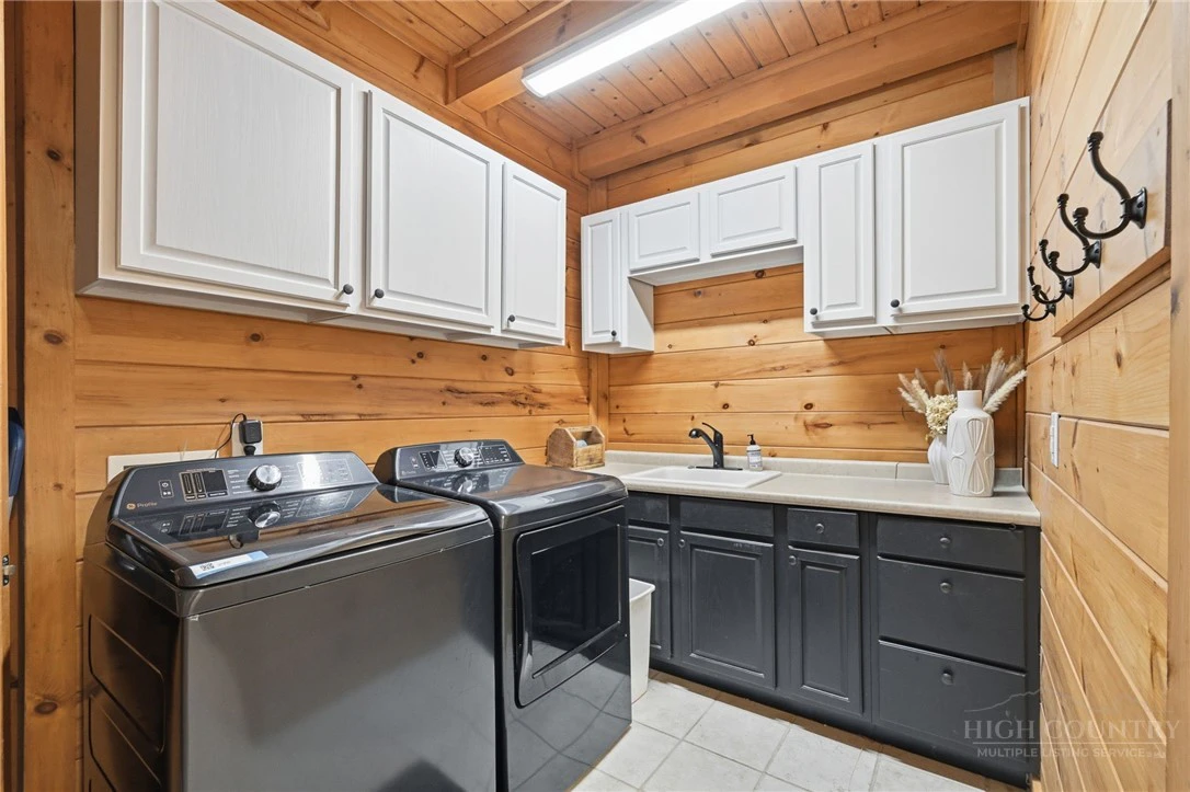 Image number 18 for the current listing