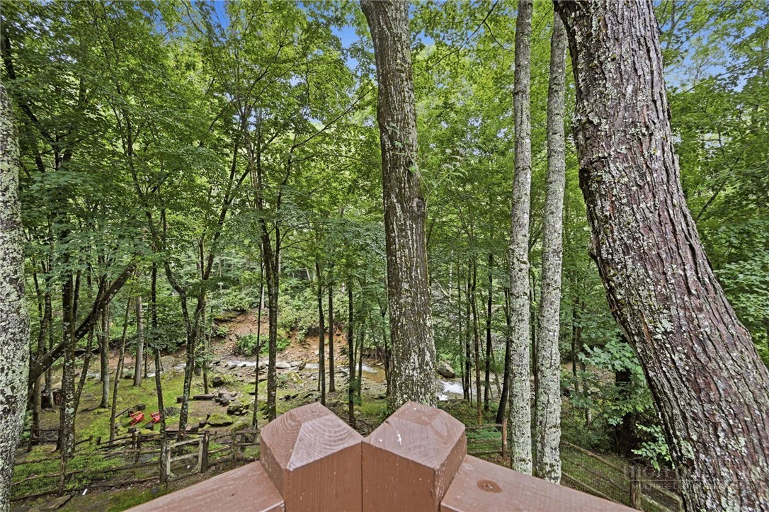 Image number 21 for the current listing