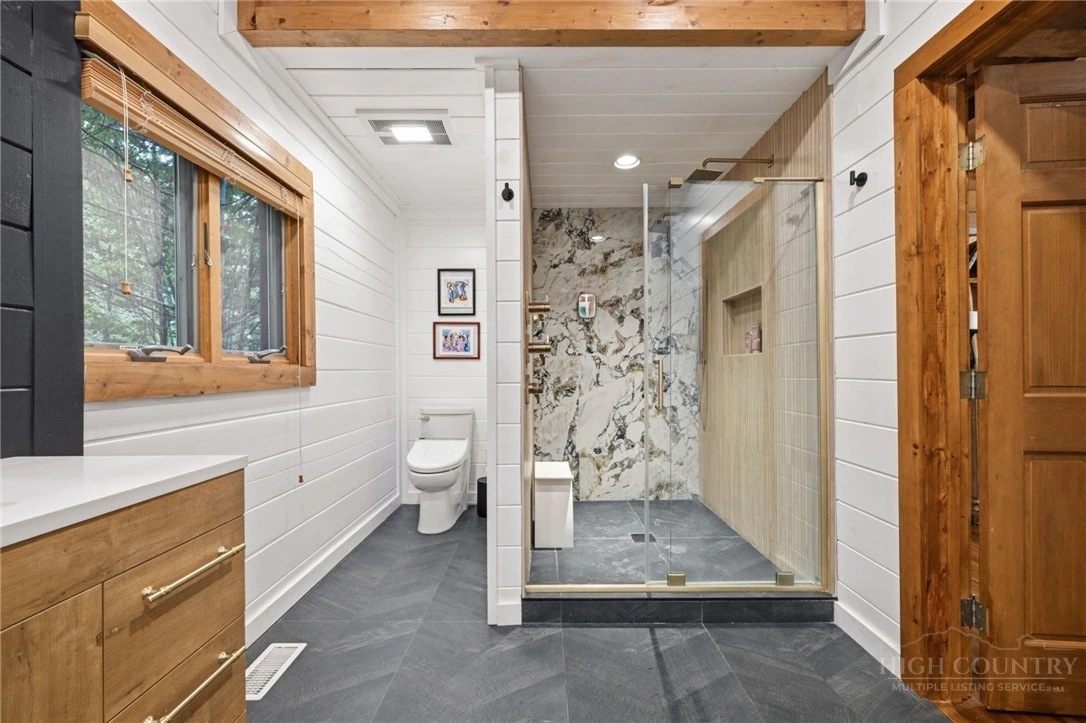 Image number 15 for the current listing