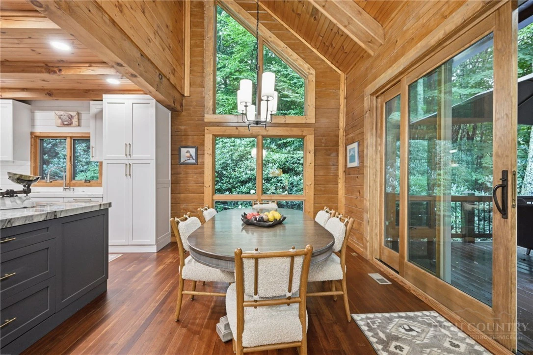 Image number 11 for the current listing