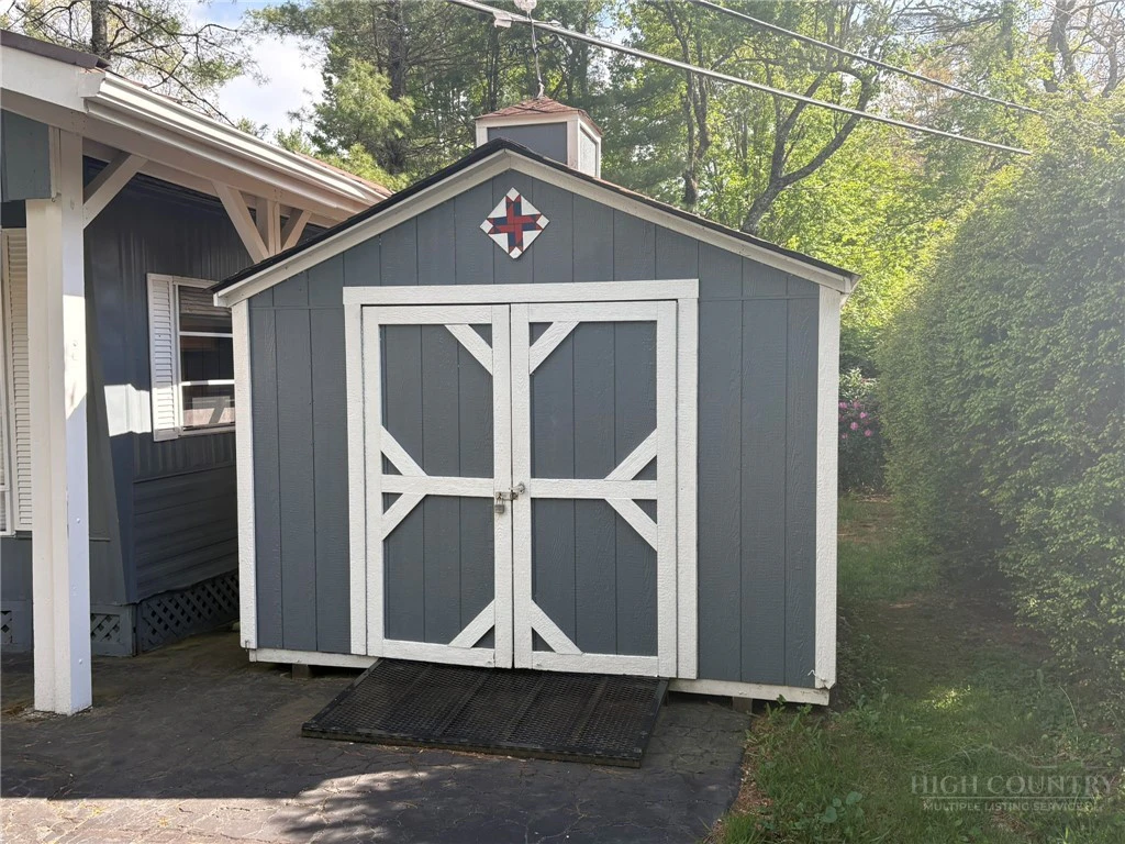 Image number 10 for the current listing