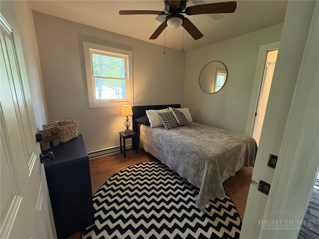 Image number 5 for the current listing