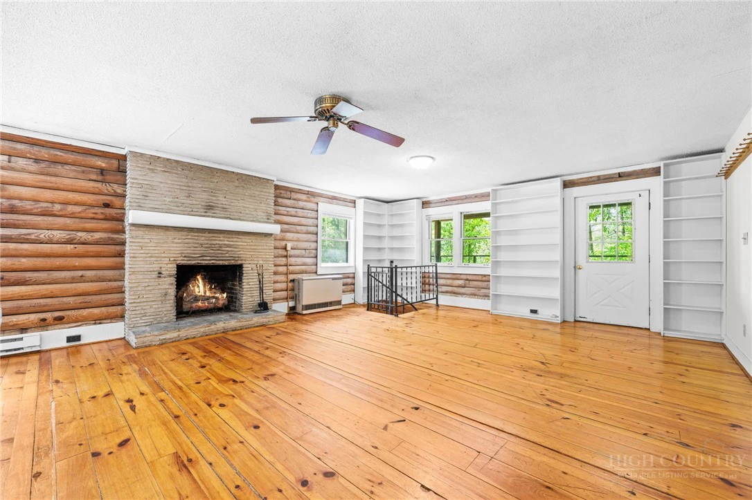 Image number 1 for the current listing