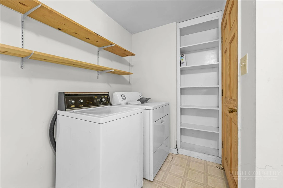 Image number 2 for the current listing