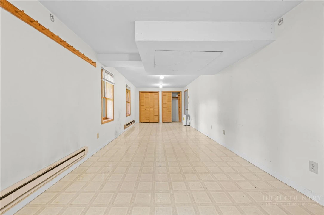 Image number 7 for the current listing
