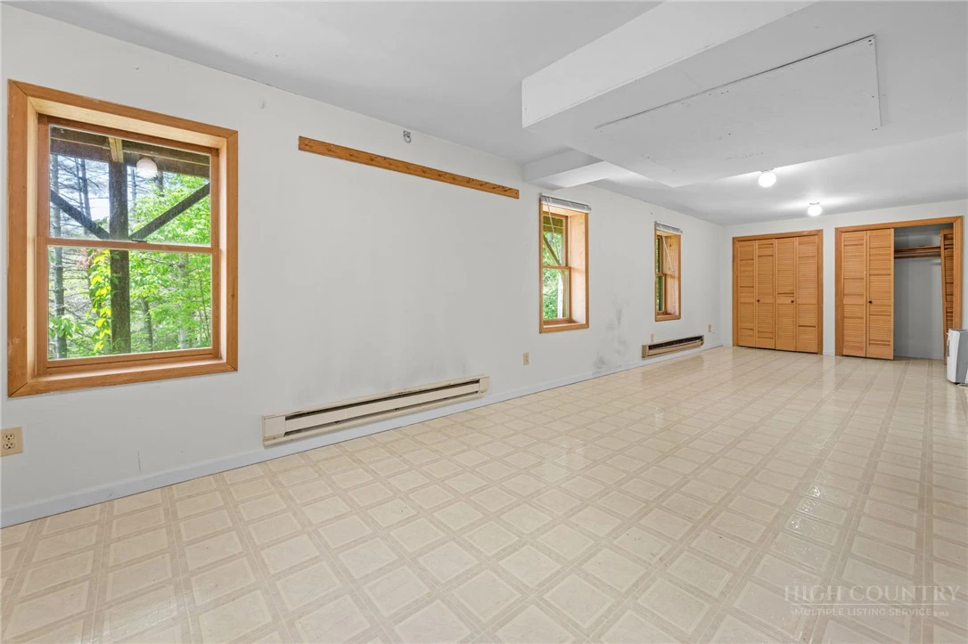 Image number 6 for the current listing