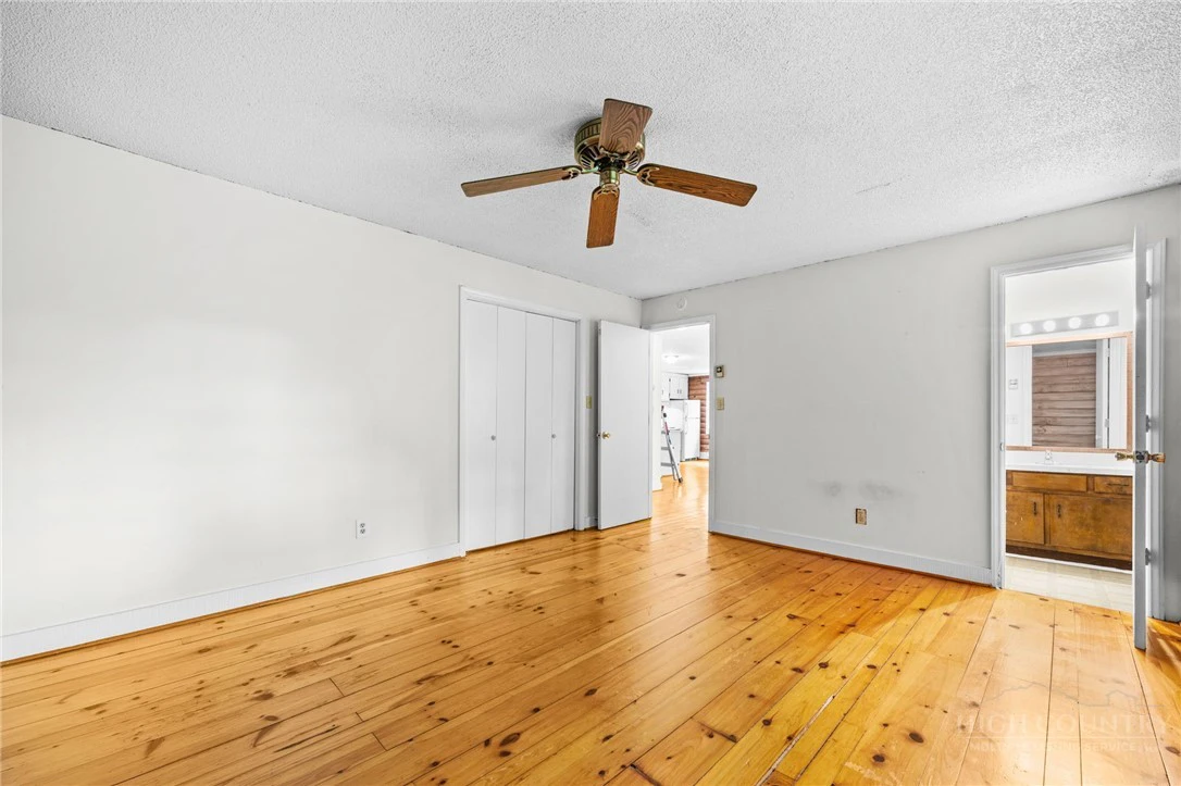 Image number 21 for the current listing
