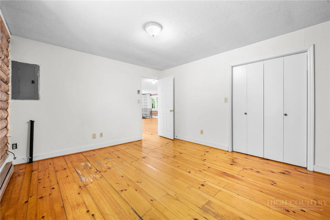 Image number 3 for the current listing