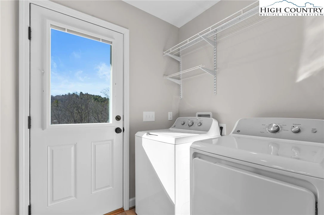Image number 7 for the current listing