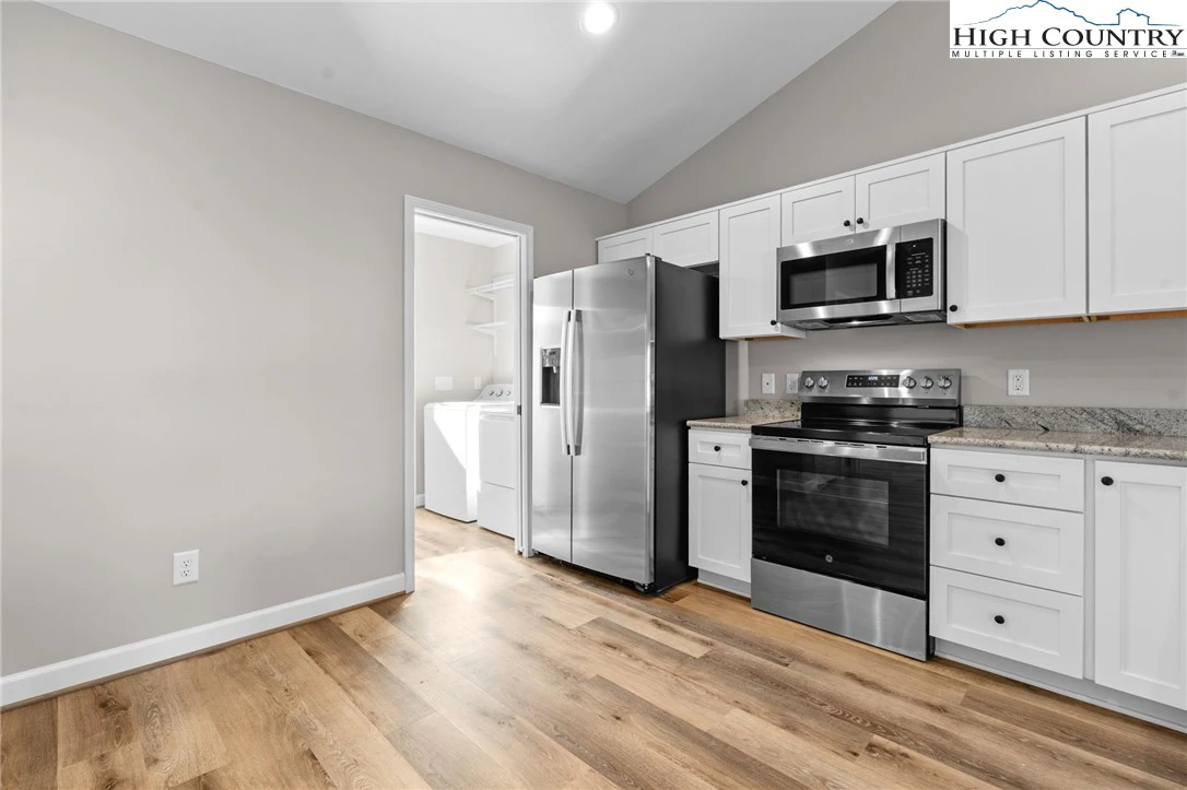 Image number 2 for the current listing