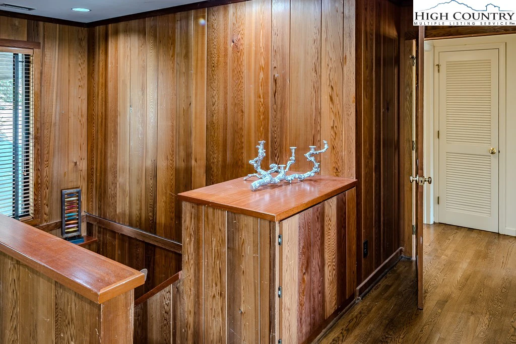 Image number 3 for the current listing