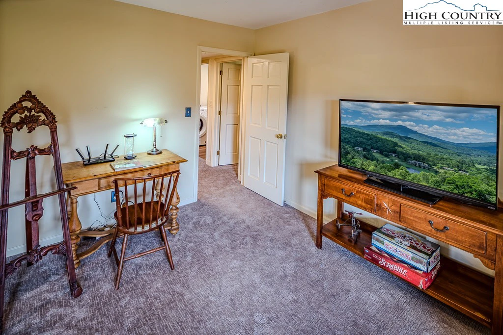 Image number 2 for the current listing