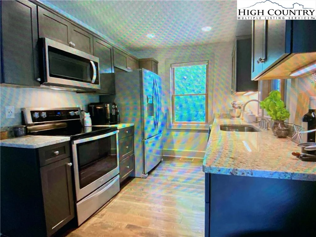 Image number 5 for the current listing