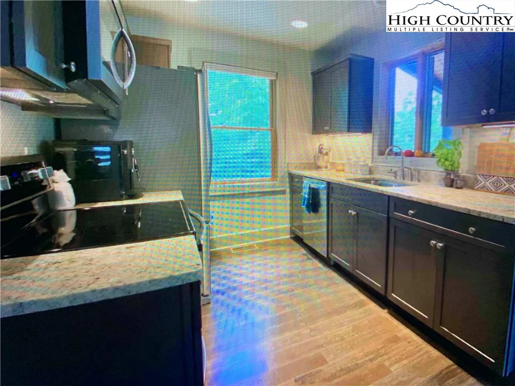 Image number 6 for the current listing