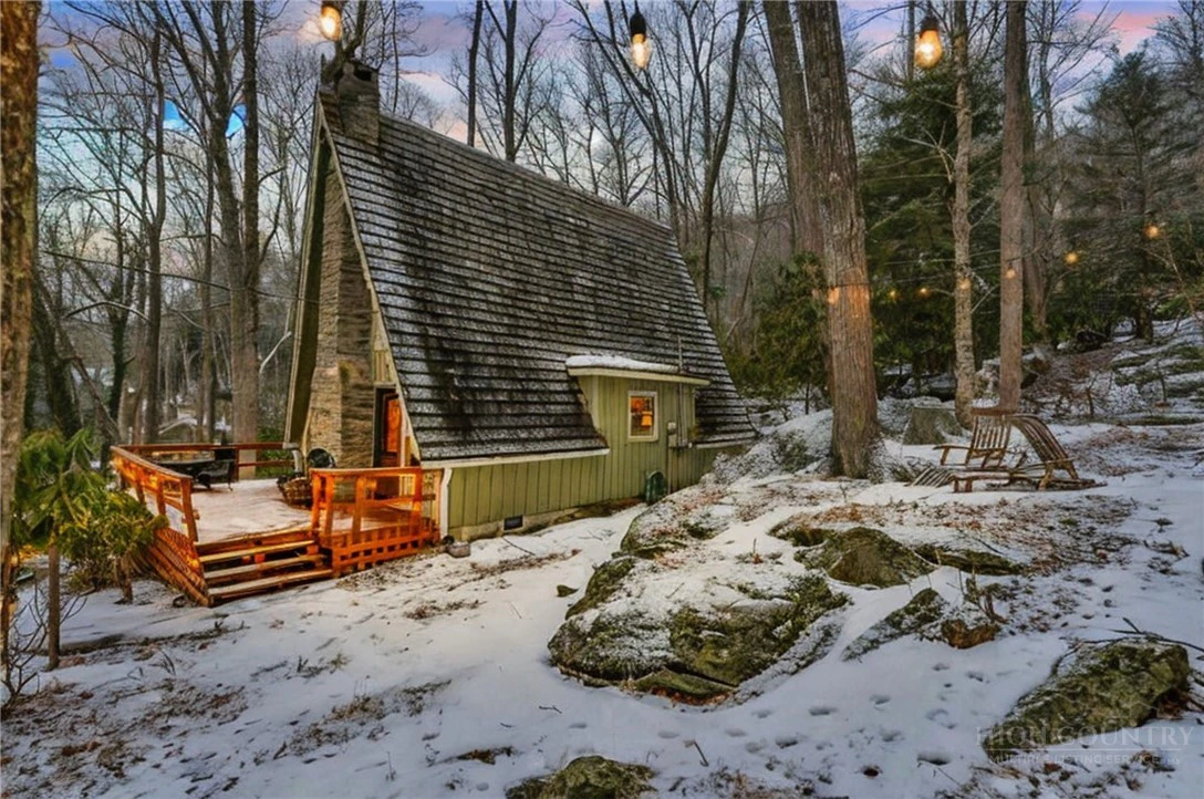 Image number 1 for the current listing