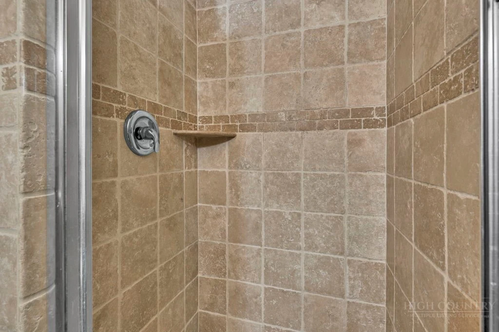 Image number 2 for the current listing